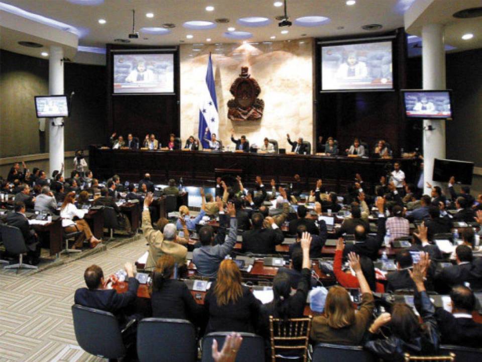 Diputados de diferentes fuerzas políticas votaron a favor del golpe técnico a la Sala Constitucional en 2012.