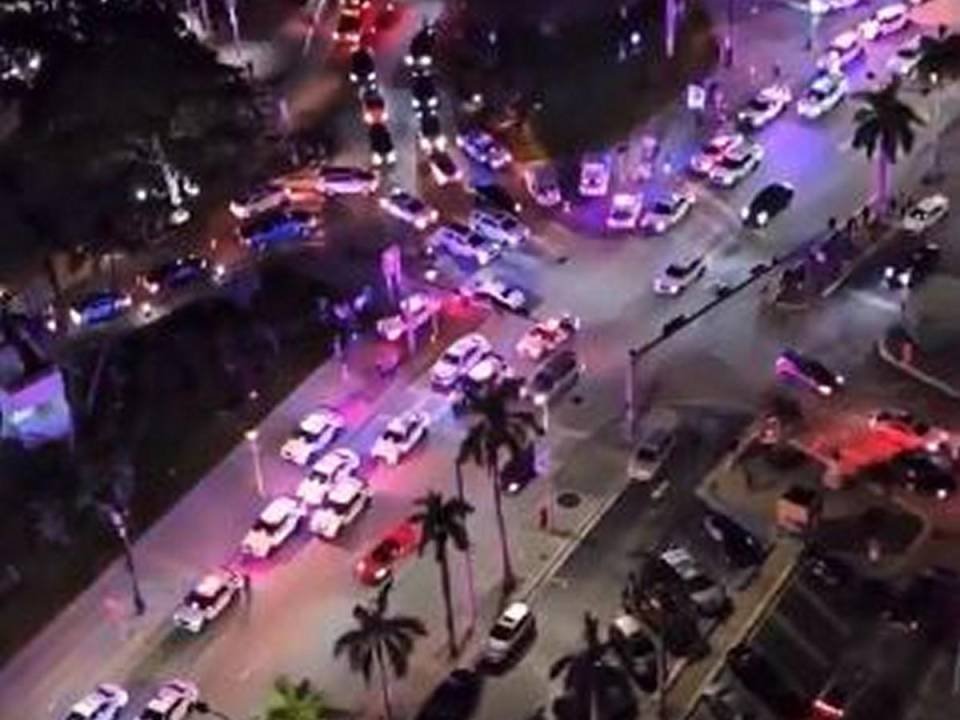 Caos policial en mall de Miami por falsa alarma de invasión extraterrestre