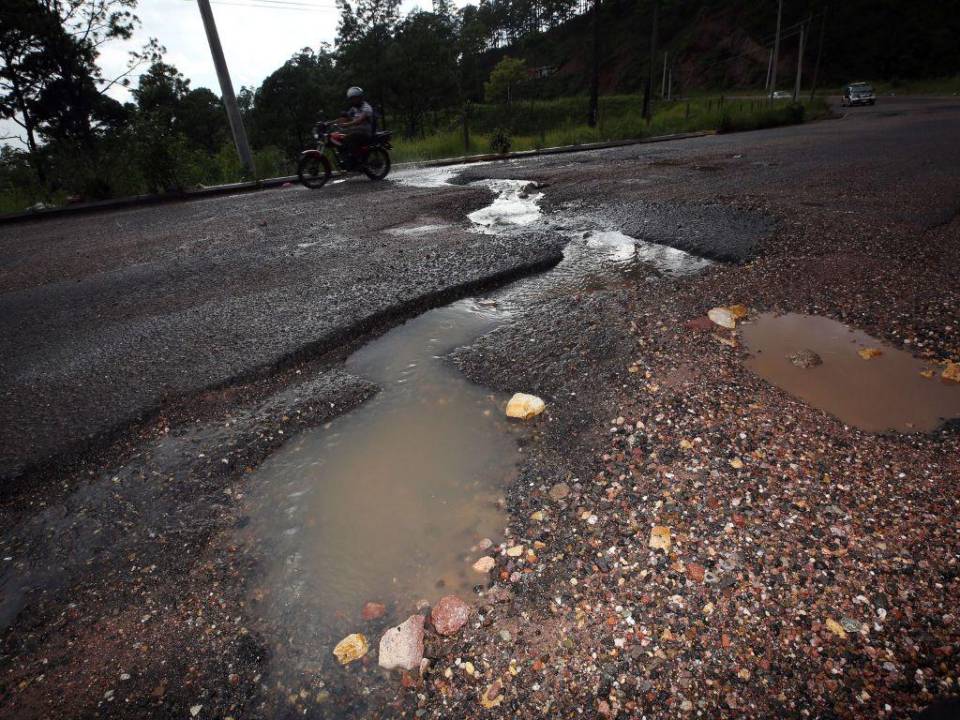 A la fecha, Honduras cuenta con más de 13,000 kilómetros de carreteras que no están pavimentadas, muchas en mal estado