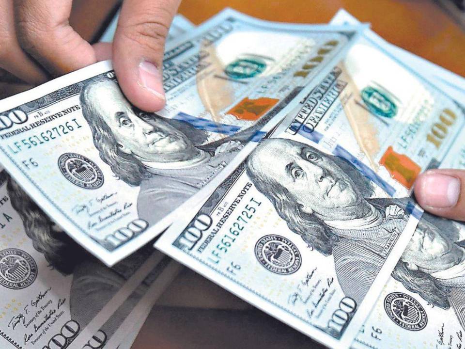 El tipo de cambio oficial sirve como referencia para las operaciones del mercado cambiario hondureño.