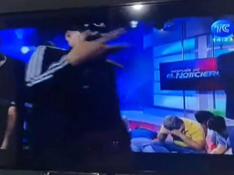 Durante transmisión en vivo grupo armado secuestra canal de televisión en Ecuador