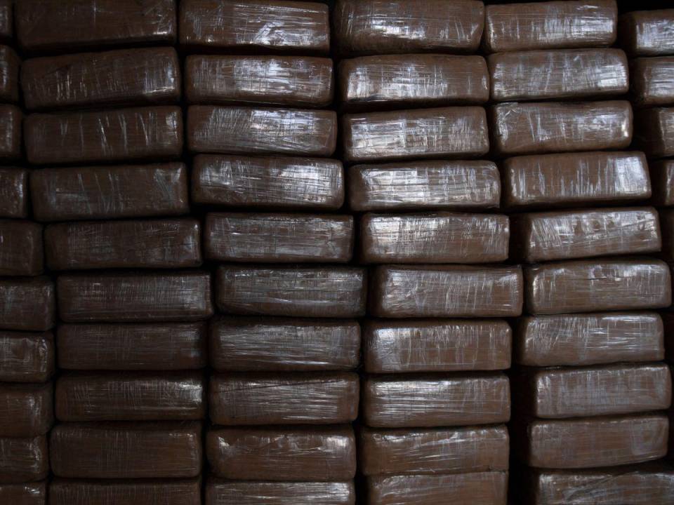 El velero transportaba unas 2,7 toneladas de cocaína ocultas en bolsas de deporte, según Europol.