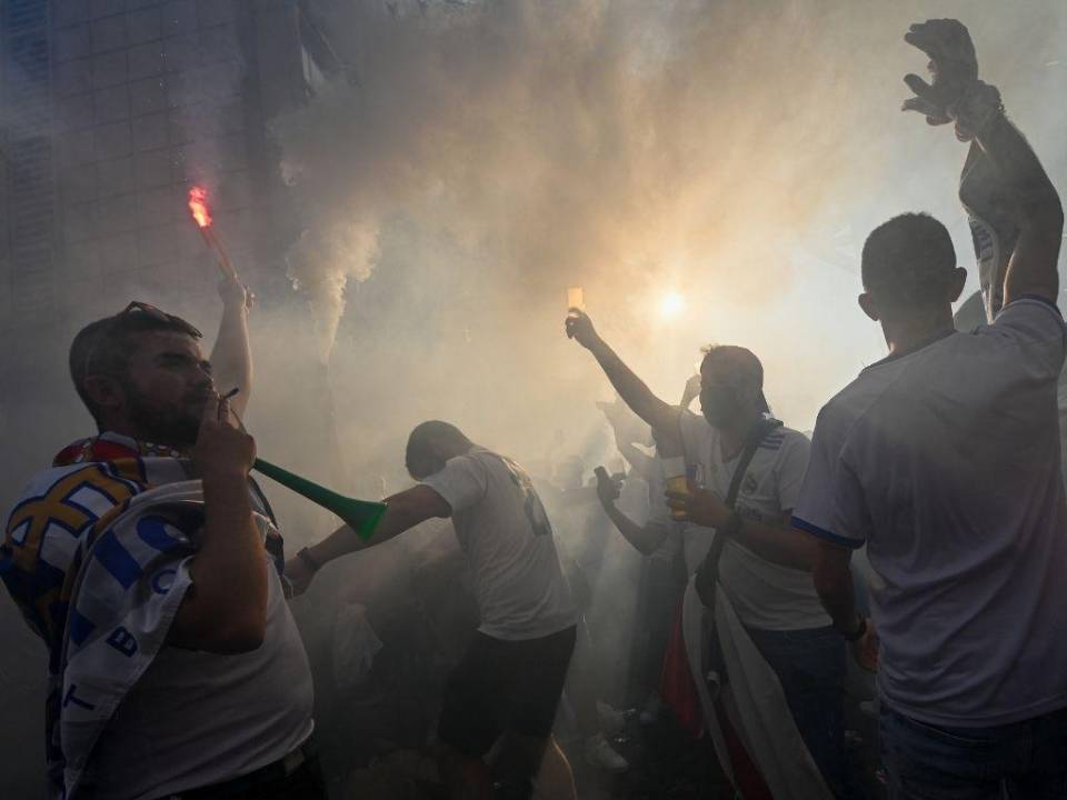 Desorden, retraso e incertidumbre: imágenes de los disturbios en la final de la Champions