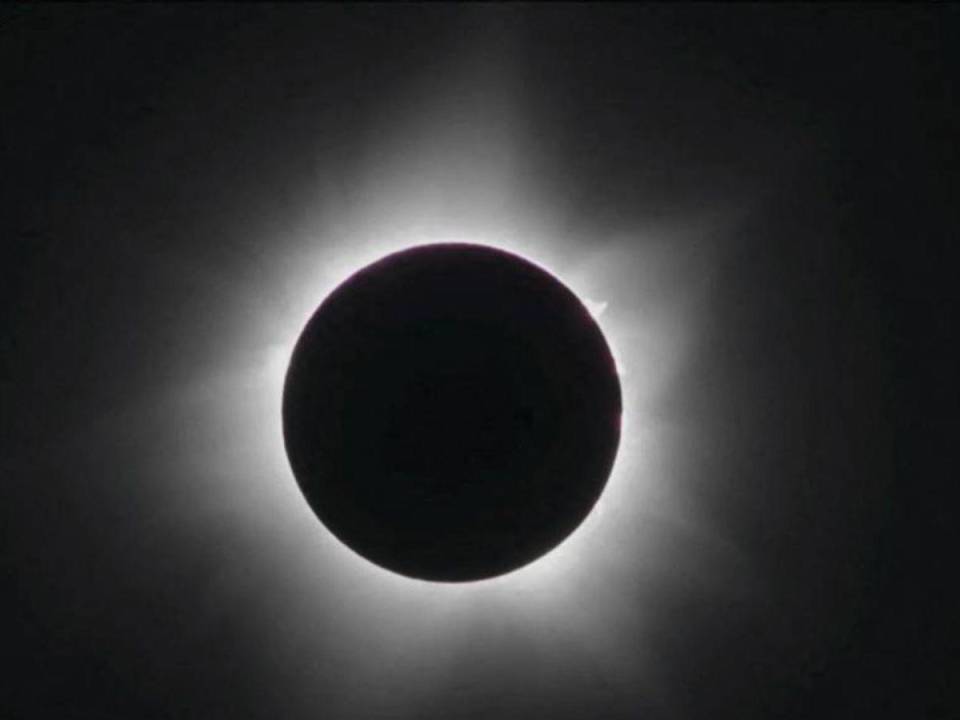 Cuando llegó la oscuridad a las 11H29:48 locales en el oeste australiano, se impuso una calma espectral.