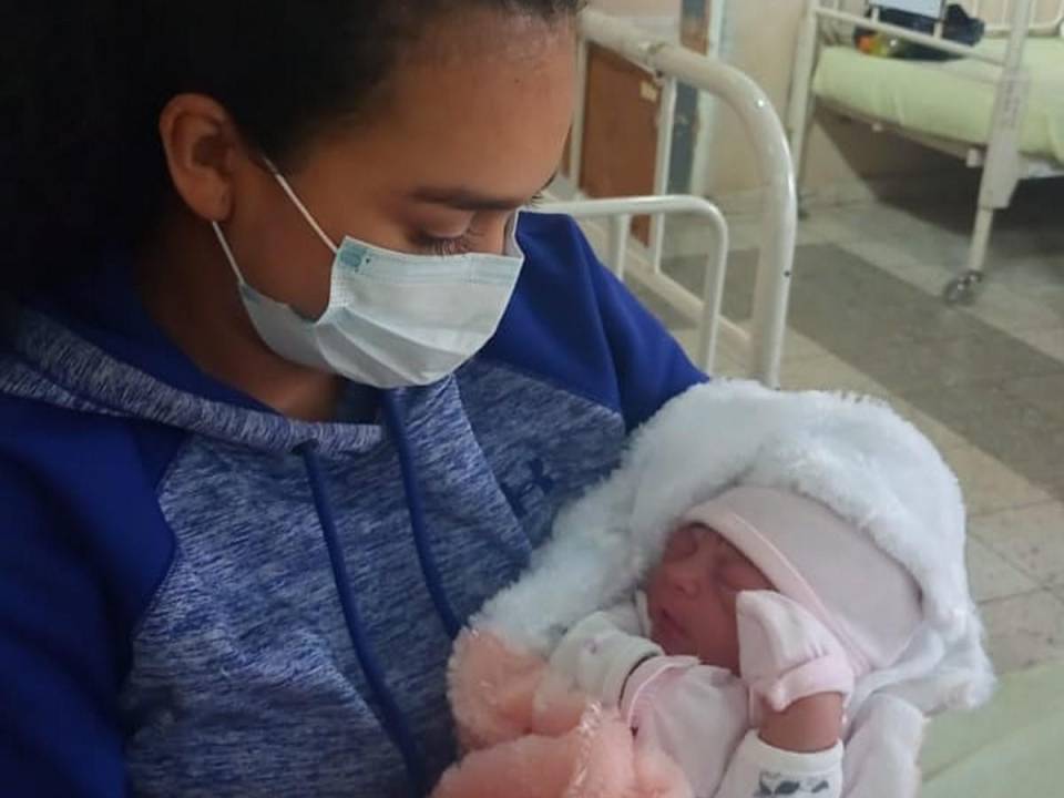 Ella es Luciana López, nacida a la medianoche del 1 de enero de 2023 en el hospital San Felipe de Tegucigalpa.