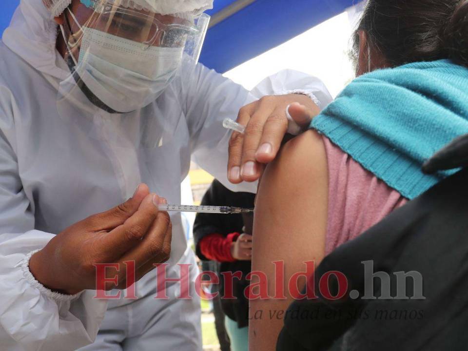 Las autoridades de Salud instan a los hondureños a iniciar o completar el esquema de vacunación que aplique para su edad.