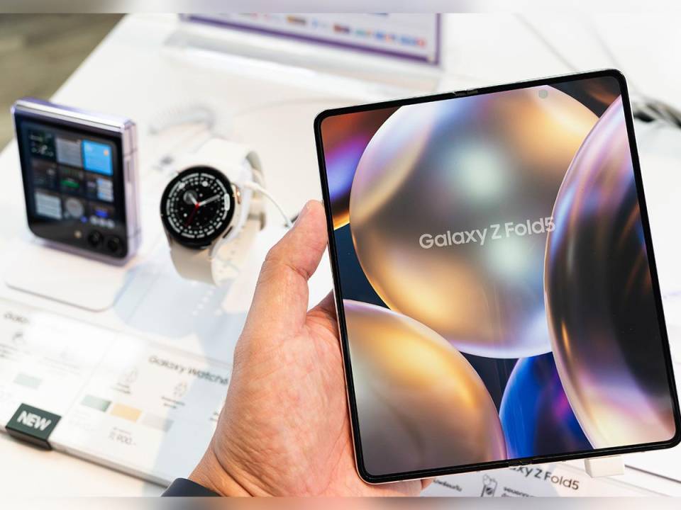 <i>Ya puedes formar parte de todo el ecosistema Samsung que ofrece teléfonos, tablets y relojes inteligentes de la ultima tecnología, los puedes encontrar en Jetstereo donde tendrás atención especializada durante la compra. </i>