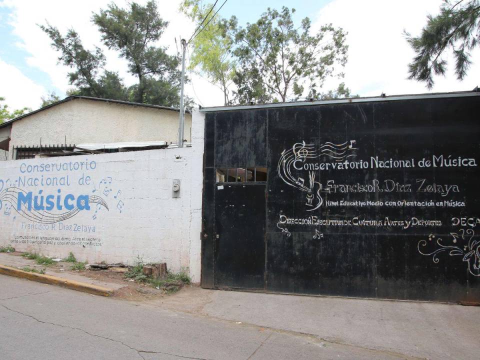 Luego de varios cambios de ubicación, el Conservatorio Nacional de Música “Francisco R. Díaz Zelaya” se encuentra ubicado en la colonia Hato de Enmedio desde 2016, cuyas instalaciones se encuentran en completo deterioro y fueron declaradas “en riesgo” por Copeco desde 2020.