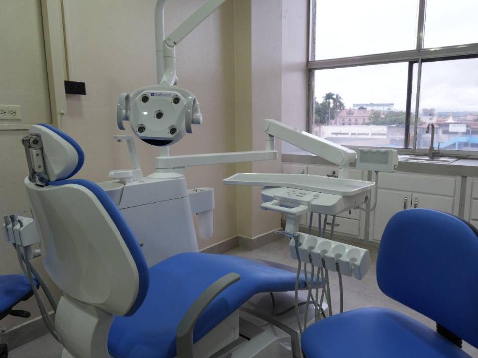 La remodelación contempla mejoras en la infraestructura y adquisición de nuevo y moderno equipo odontológico que vendrá a mejorar la atención a los pacientes.i