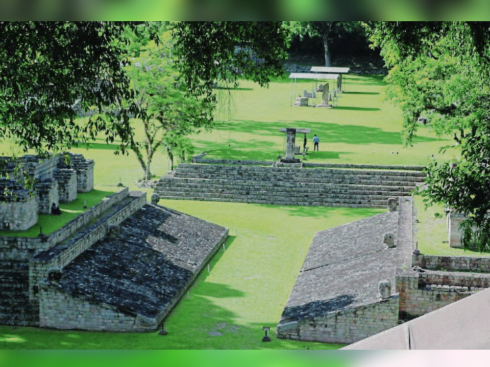 El parque arqueológico de Copán Ruinas es un ícono de la civilización Maya, ubicado en el occidente de Honduras, en el departamento de Copán.