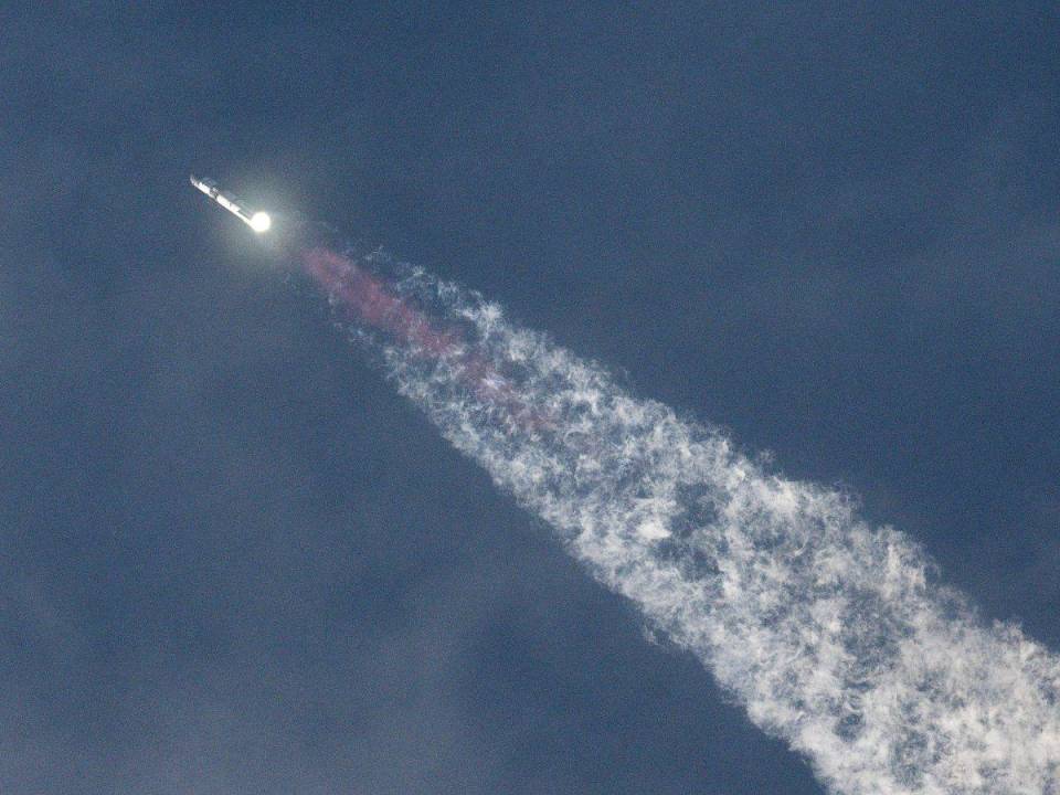 El tercer vuelo de prueba del gigantesco cohete Starship de SpaceX terminó este jueves con la nave perdida cuando regresaba a la Tierra, aunque la empresa celebró haber cumplido con nuevos objetivos.