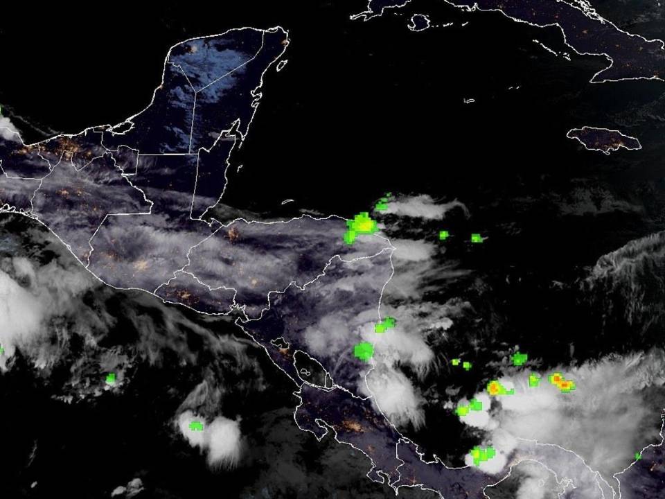 Las inundaciones en Wampusirpi mantienen bajo el agua cultivos y obligaron a evacuar a decenas de familias en Gracias a Dios.