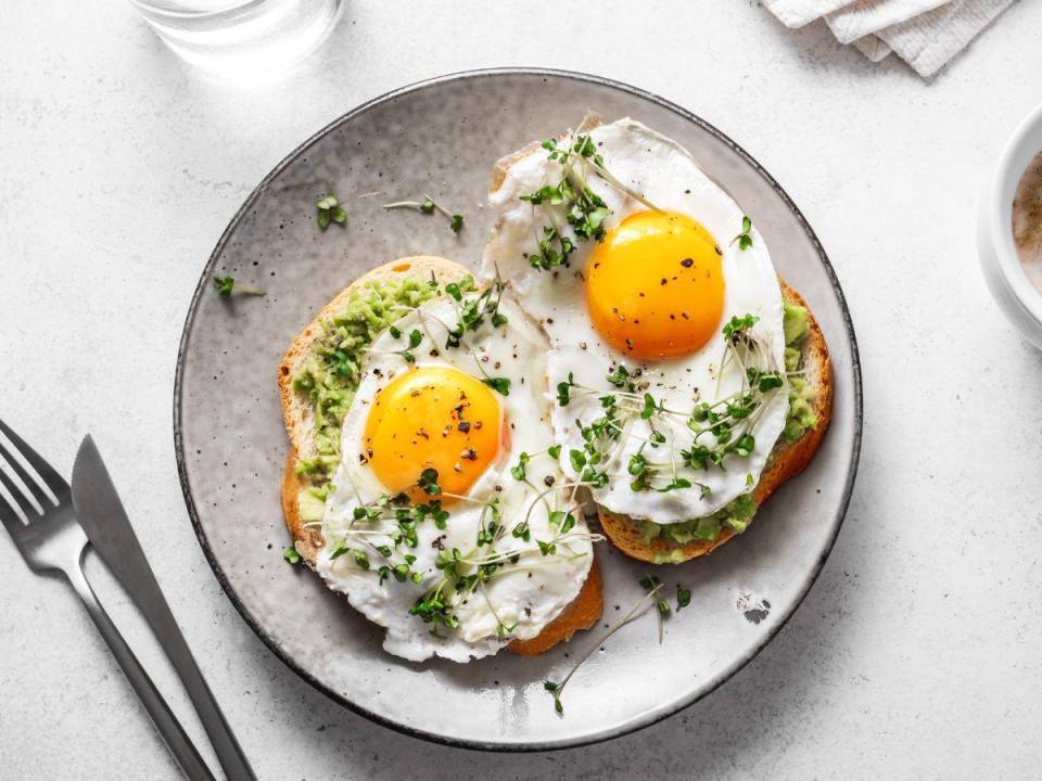 Los huevos contienen nutrientes que pueden reducir el riesgo de cardiopatías.