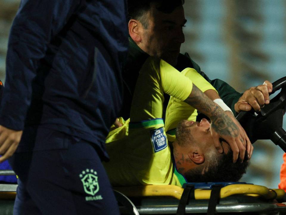 El cuerpo médico de la selección brasileña prácticamente descartó la presencia de Neymar en la Copa América por la gravedad de su lesión en la rodilla.