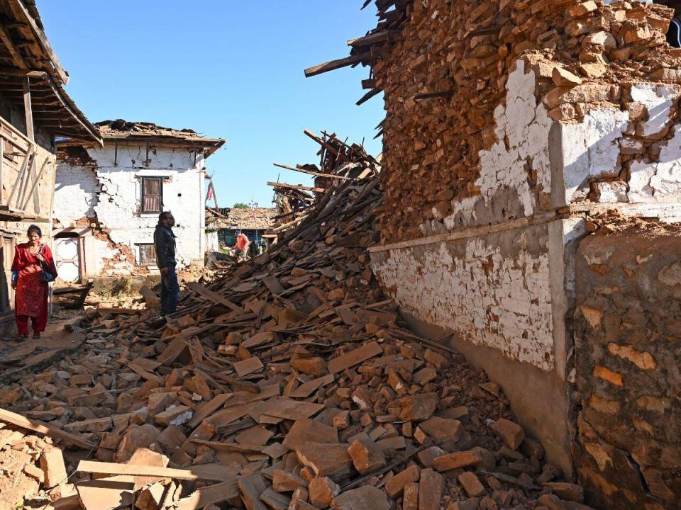 El temblor tuvo su epicentro a 42 km al sur de Jumla, cerca de la frontera con Tíbet.