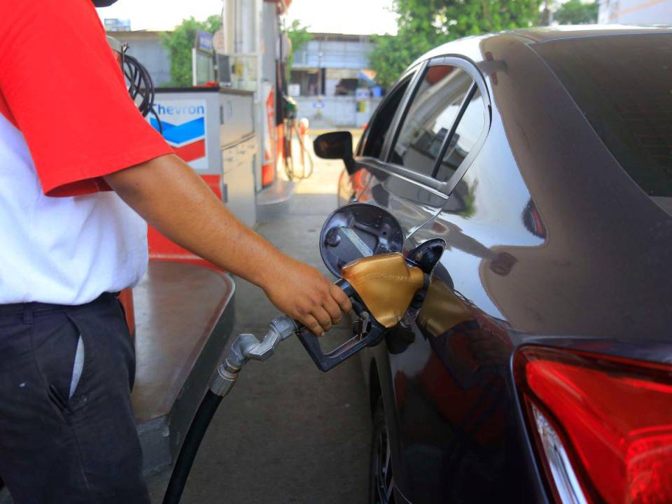 La gasolina regular venía bajando en la nación desde el pasado 24 de abril y para las próximas semanas podría seguir al alza.