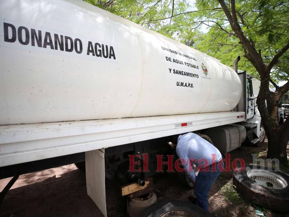 Enorme flota de cisternas en Alcaldía de Tegucigalpa evidencian abandono y descuido