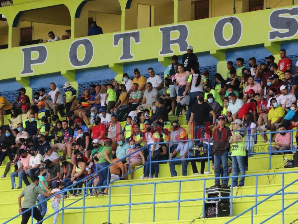 Fiesta, emotivas palabras y apoyo total: Así se vivió el debut de Potros en Liga Nacional