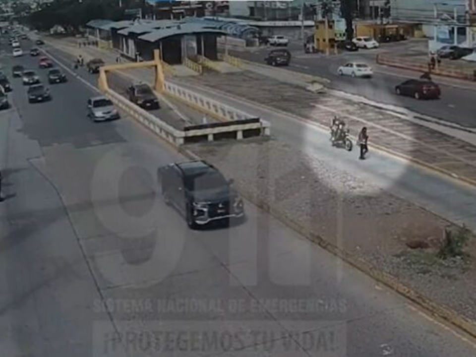 Imágenes capturadas del video grabado por las cámaras del 911.