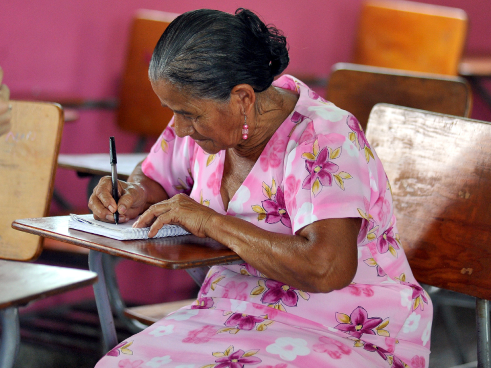 La Secretaría de Educación comenzó con la alfabetización en 2023; muchas de los hondureños que aprendieron a leer y escribir son adultos mayores.