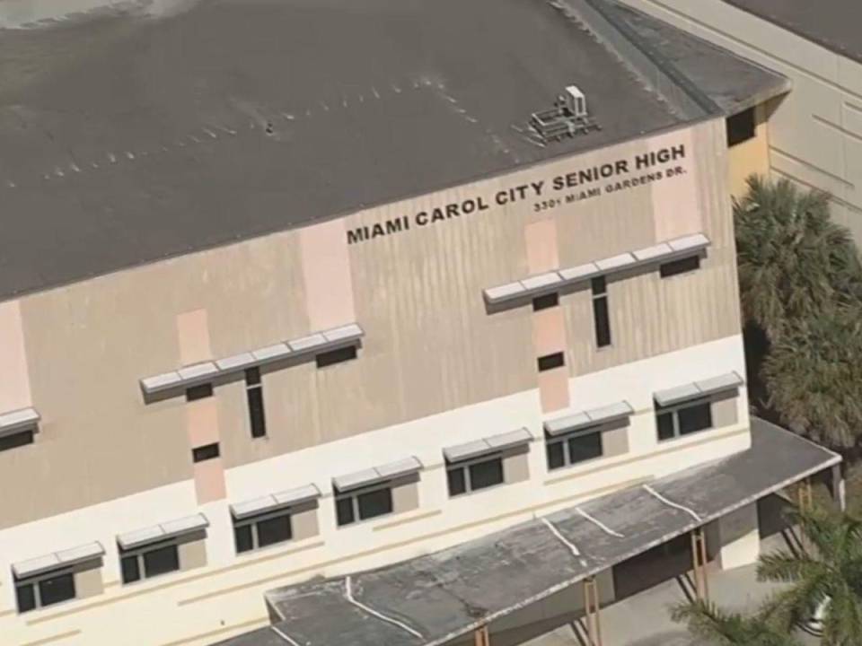 Miami Carol City High School, está ubicada en Miami Gardens, Florida.
