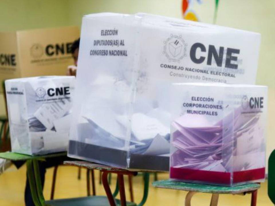 Miles de hondureños ayer ejercieron su voto para elegir a las próximas autoridades para el período 2026-2030.