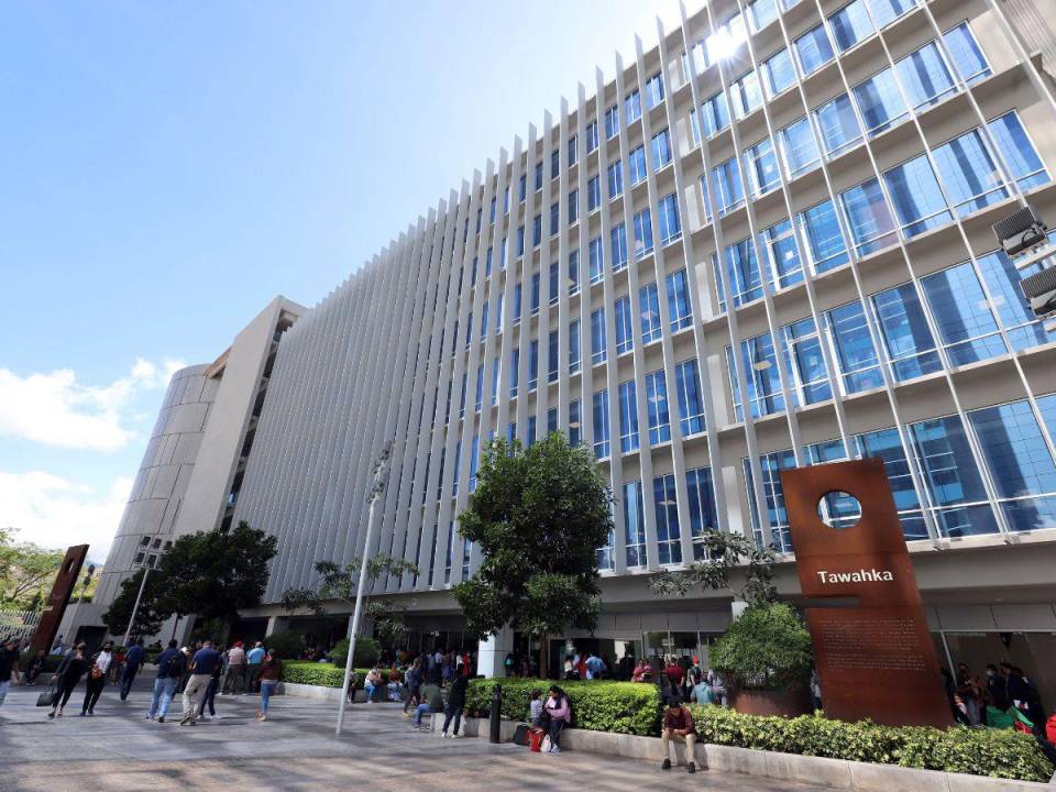 En el Centro Cívico Gubernamental están alojadas las oficinas de unas 37 instituciones públicas de Honduras.
