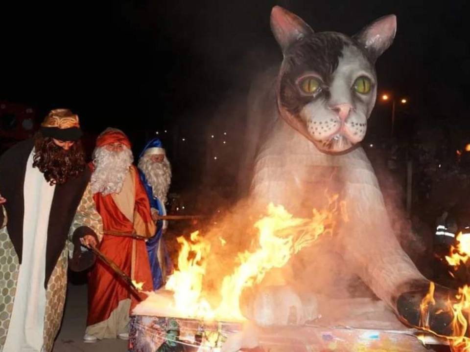 La Plaza Navideña de Buen Corazón lució entre las llamas de la tradición.