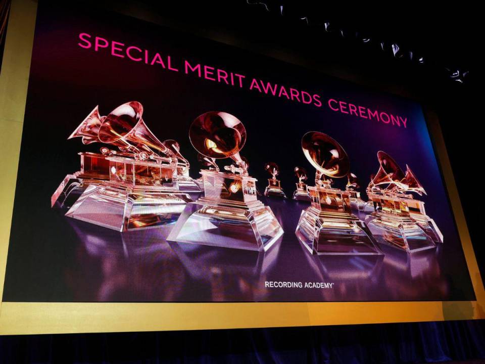 La 66ª edición de la ceremonia de los Grammy se presenta como un hito histórico, destacando el reconocimiento y la prominencia de mujeres y artistas de género fluido en la competencia por los codiciados premios de la noche.
