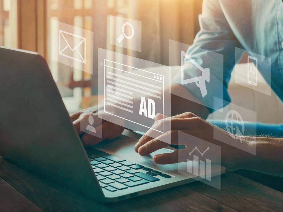 Los anuncios digitales tienen tres factores en juego: las plataformas, los anunciantes y los consumidores.