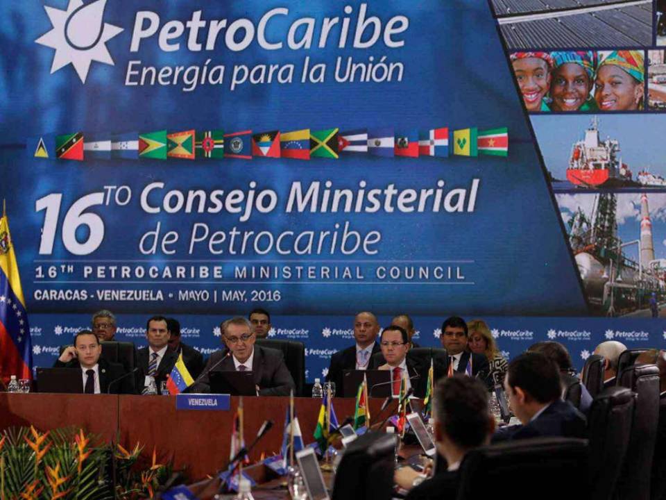 El gobierno de Xiomara Castro ha dicho en reiteradas ocasiones que no descarta volver a comprarle combustible a Venezuela, que comanda el bloque socialista en LA.