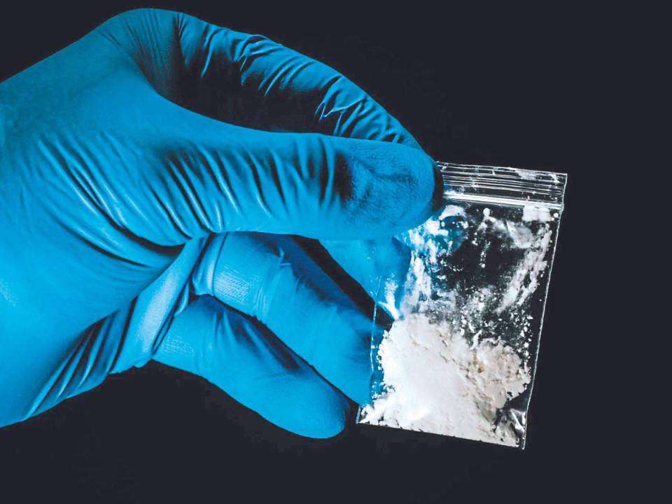 El fentanilo es traficado ilegalmente por los narcotraficantes.