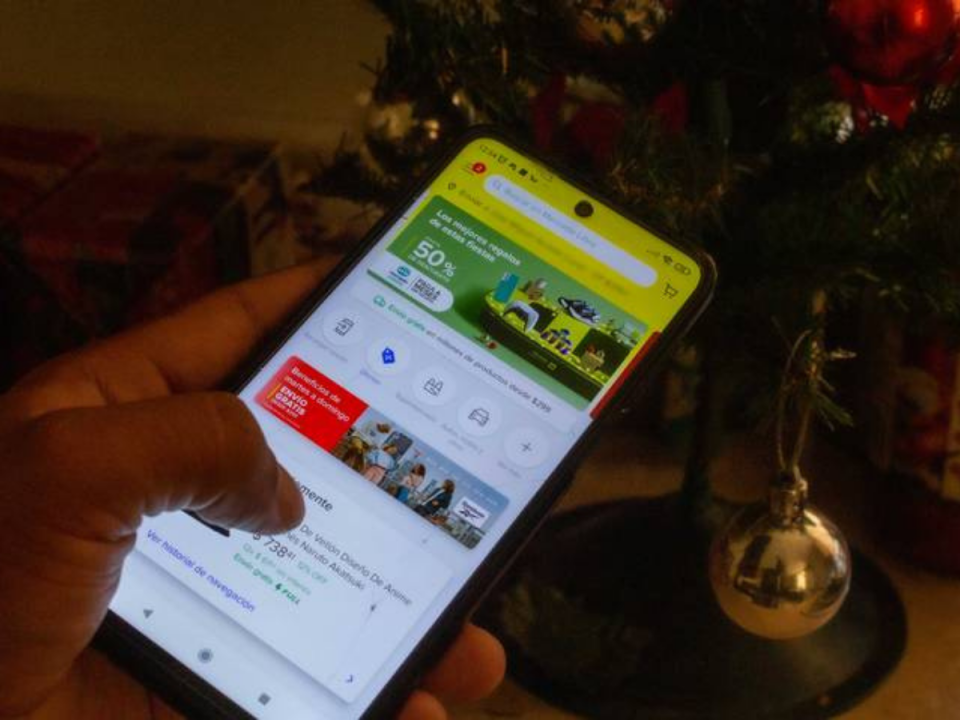 Enlaces y mensajes navideños, son algunos de los métodos que estos ciberdelincuentes utilizan para estafar a estos compradores en línea.