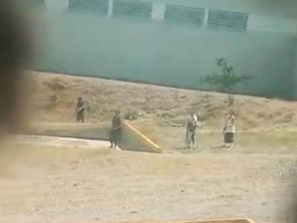 Captura de pantalla de uno de los videos aficionados grabado durante el tiroteo.