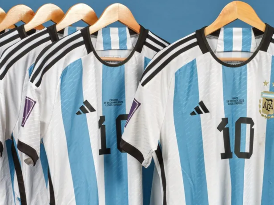 Las camisas se subastaron por 7,8 millones de dólares seis camisetas que usó Messi en el Mundial de Qatar.
