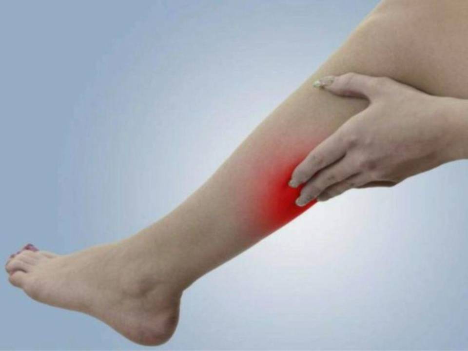 Esta enfermedad se produce cuando se forman coágulos de sangre en las venas profundas, normalmente de las piernas.