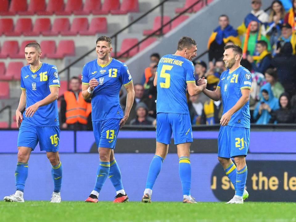 Ucrania consiguió un triunfo que la mantiene soñando con la clasificación directa a la Eurocopa.