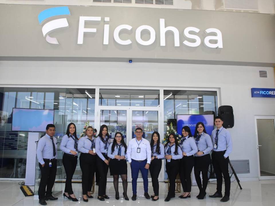 La nueva agencia Ficohsa Plaza Universal se suma a la red de más de 140 puntos de atención a nivel nacional.