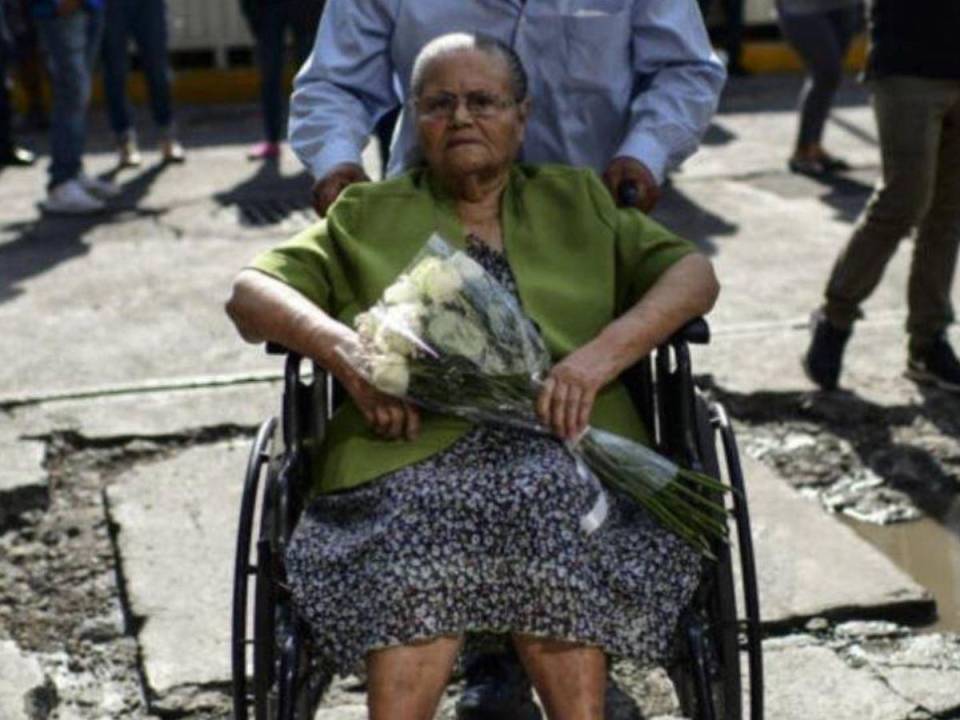 Doña Consuelo murió el 10 de diciembre, 20 días después de haberse sometido a una operación de vesícula.