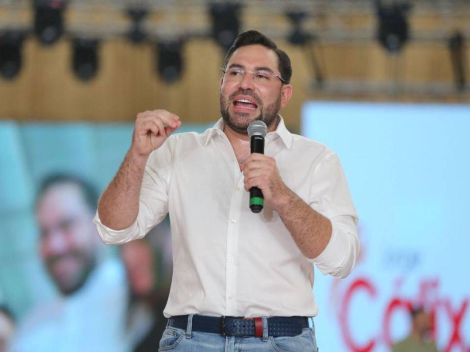 Jorge Cálix denunció que pese a haber entregado dos solicitudes a la coordinación de Libre, el pasado 17 y 29 de abril, aún no ha recibido una respuesta por parte del expresidente Manuel Zelaya.