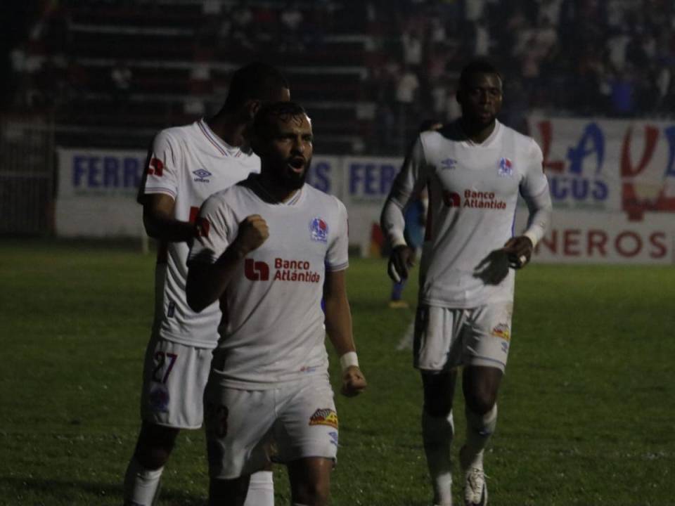 Olimpia se sobrepuso a la adversidad y en una nueva demostración de fuerza derrotó 2-1 a Real Sociedad para mantenerse invicto en el fútbol de Honduras.
