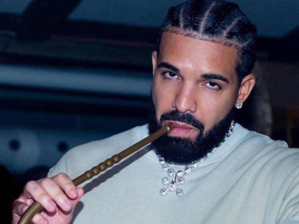Drake aclaró que no era “nada grave” y explicó que tiene “todo tipo de problemas estomacales” desde hace varios años.