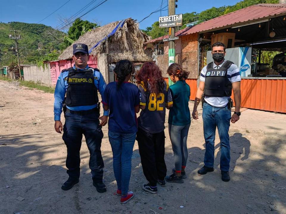 Las menores, de 14, 12 y 17 años, fueron ubicadas en San Pedro Sula, tras una exhaustiva búsqueda de las autoridades hasta ubicarlas en la zona norte.