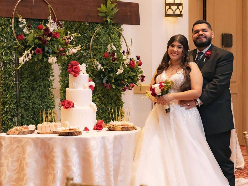 Luego se llevó a cabo la celebración en el emblemático Hotel Real Intercontinental, donde los asistentes brindaron por la felicidad de la pareja y le desearon mucha suerte en el futuro.