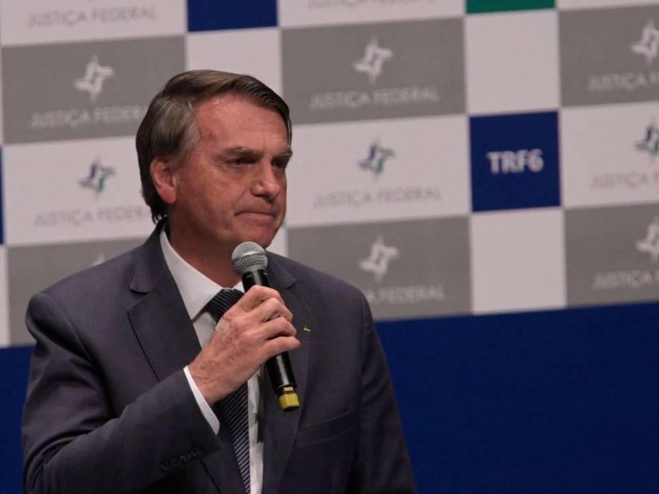 Bolsonaro fue entrevistado en el Jornal Nacional del grupo Globo, uno de los más críticos de su gestión y, a su vez, blanco del mandatario cuando suele atacar al periodismo.