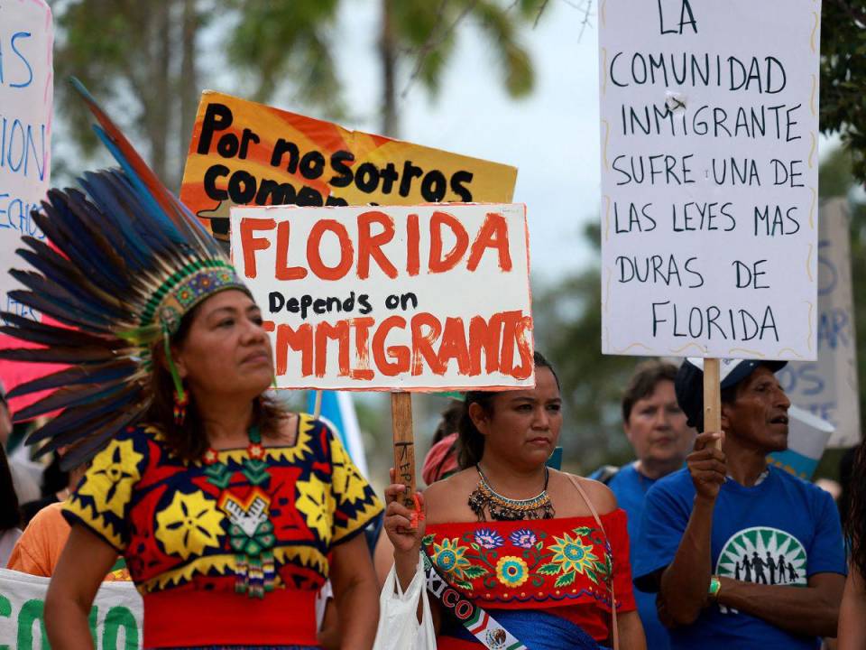 Decenas de migrantes organizaron protestas desde el 1 de julio, justo cuando la normativa, considerada discriminatoria, entró en vigor en Florida. Organizaciones civiles dicen que representa una amenaza para los derechos de los individuos.