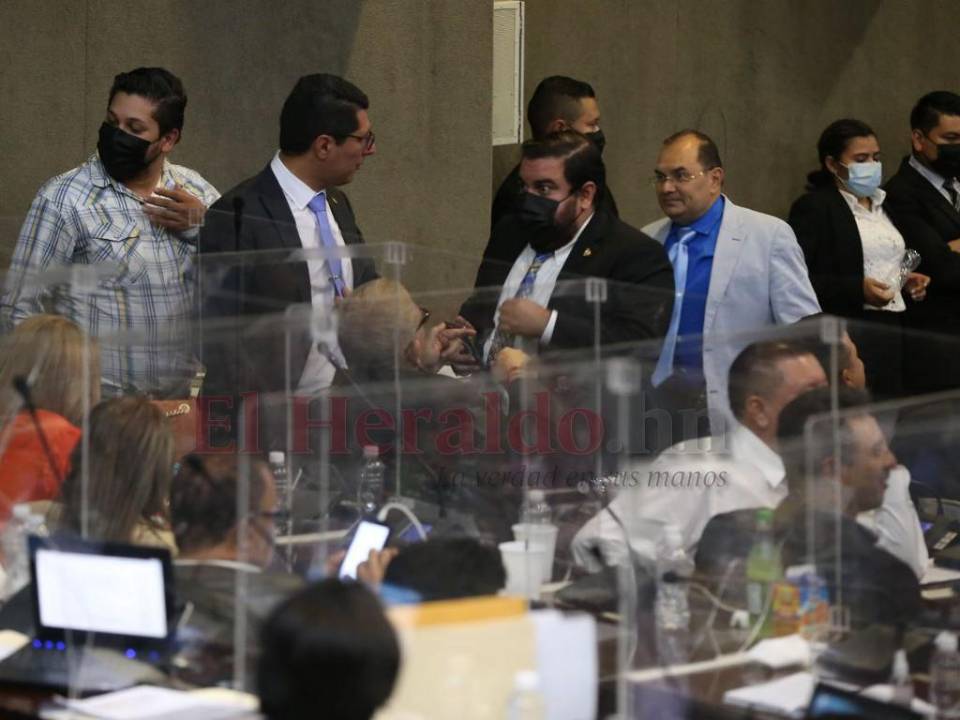Gritos y desacuerdos entre bancadas: así se vivió la sesión del Congreso Nacional este martes