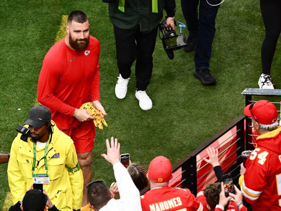 Los jugadores de los Kansas City Chiefs se sumaron a la cancha del Allegiant Stadium de la ciudad de Nevada, Las Vegas, horas antes del partido final de la NFL. Aquí algunas imágenes del entrenamiento.