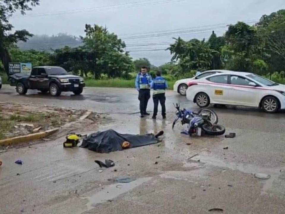 Un joven motociclista murió tras accidente de tránsito registrado en la carretera que conduce de Danlí al departamento de El Paraíso.