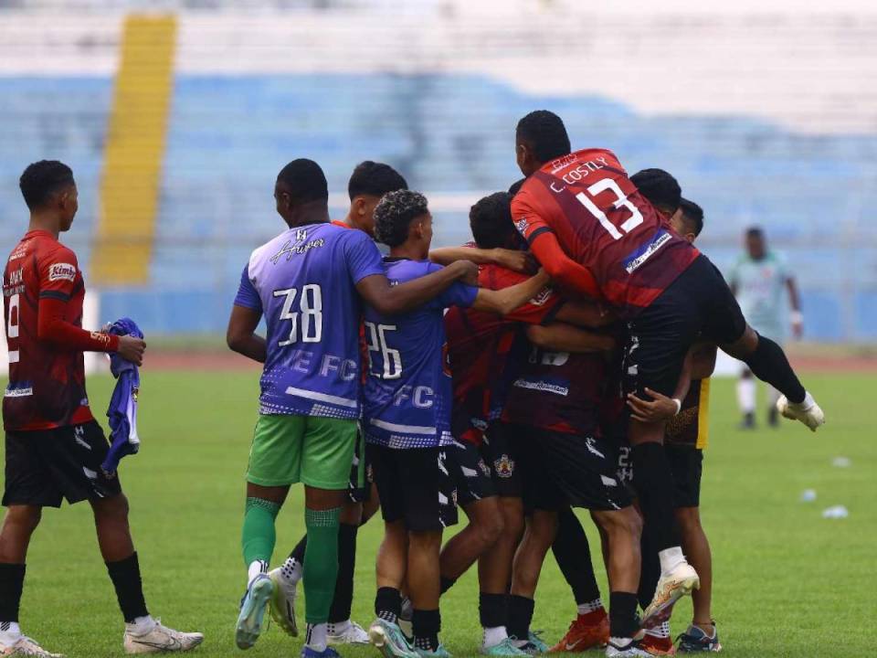 Lone FC buscará su primer ascenso a la Liga Nacional de Honduras con jugadores de experiencia como Carlo Costly.
